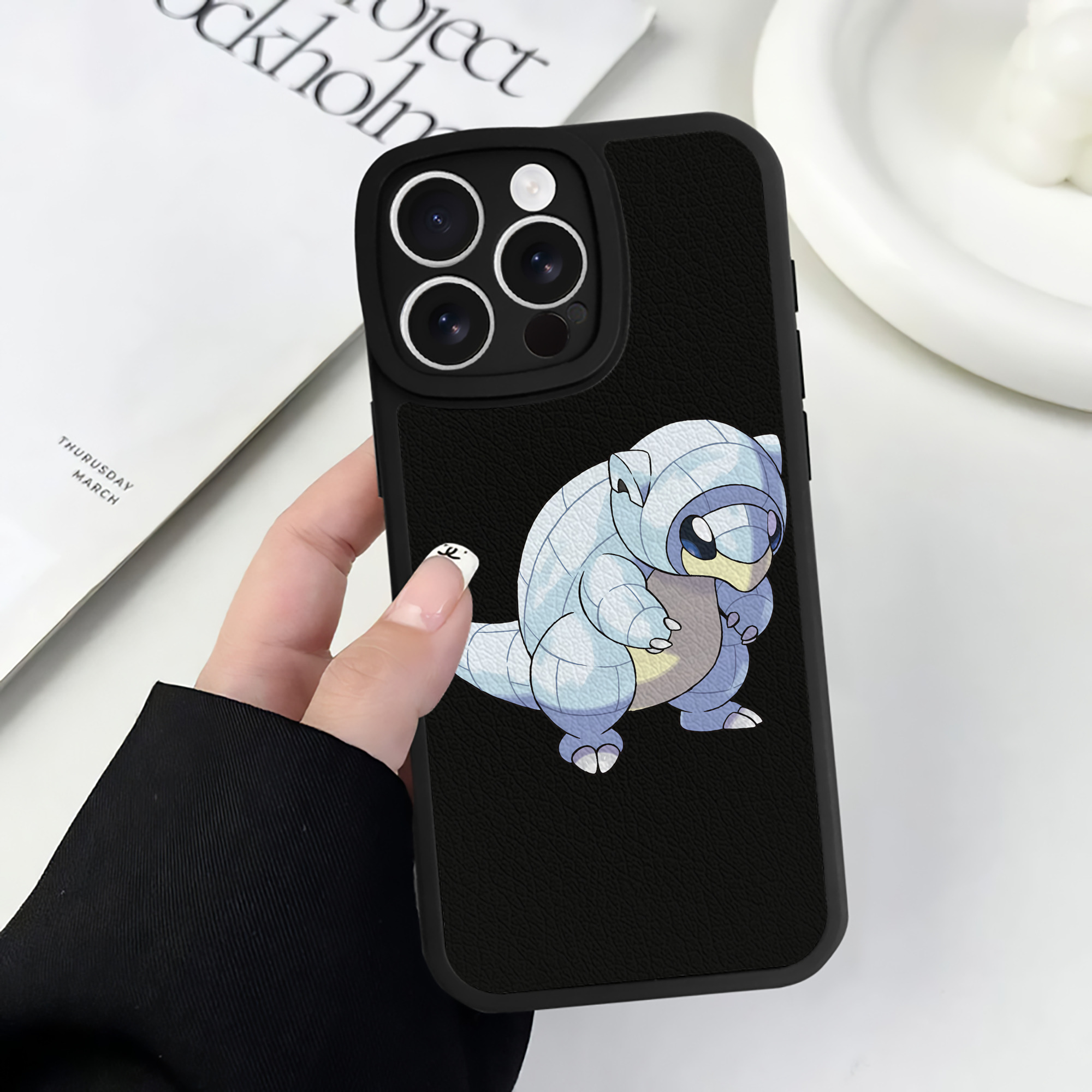 （画像用） ポケットモンスター Pokémon 【iPhone 16シリーズ対応】シリコンスマホケース（レザー調） 材質：シリコン